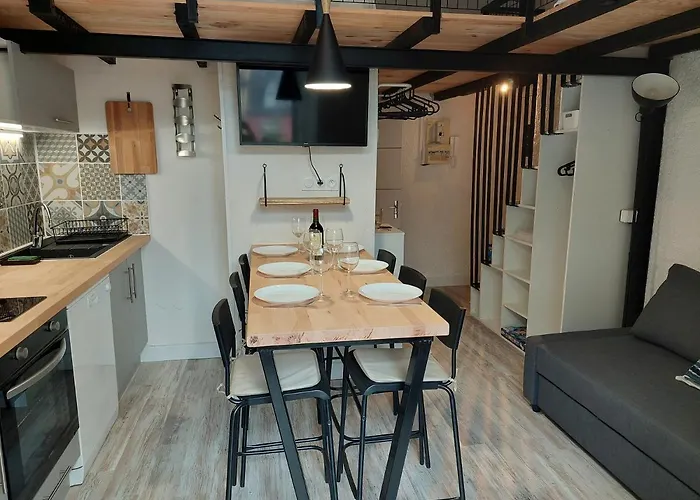 Mezzanine 6 Personnes Avec Balcon Vue Sur La Montagne Apartment *